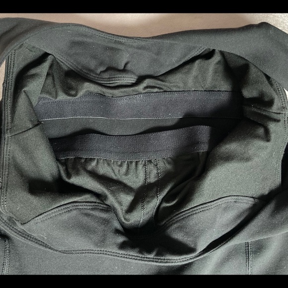 Lululemon 🍋 Scoop Neck Tank size 4 in black. - Picture 6 of 8